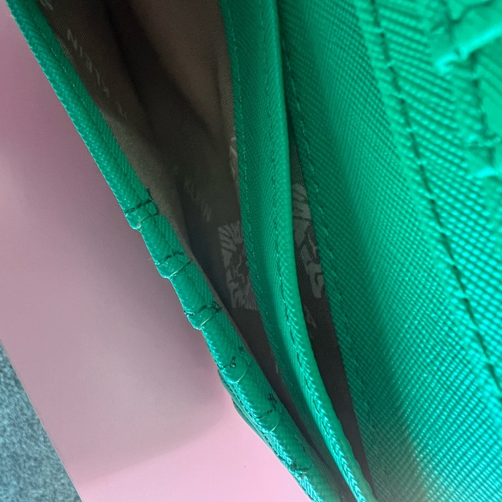 Gray Patterned Men's Wallet With Silver Accent - image 4